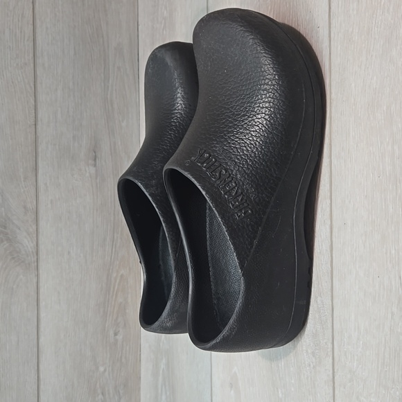 Birkenstock Women Black Clogs Outdoor Shoes Sz W9 M7 - Picture 2 of 12